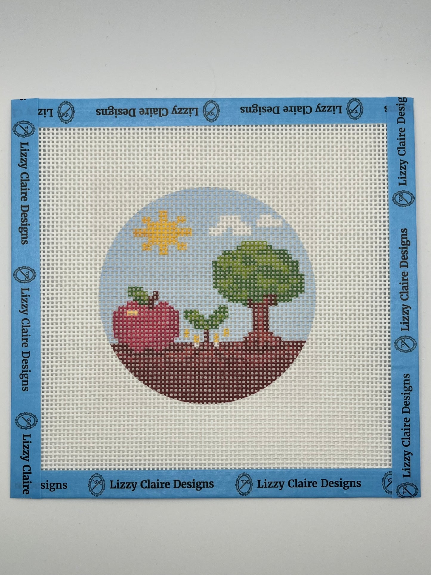 Apple and Tree Round - 13 mesh - 7 x 7 - Needlepoint Canvas