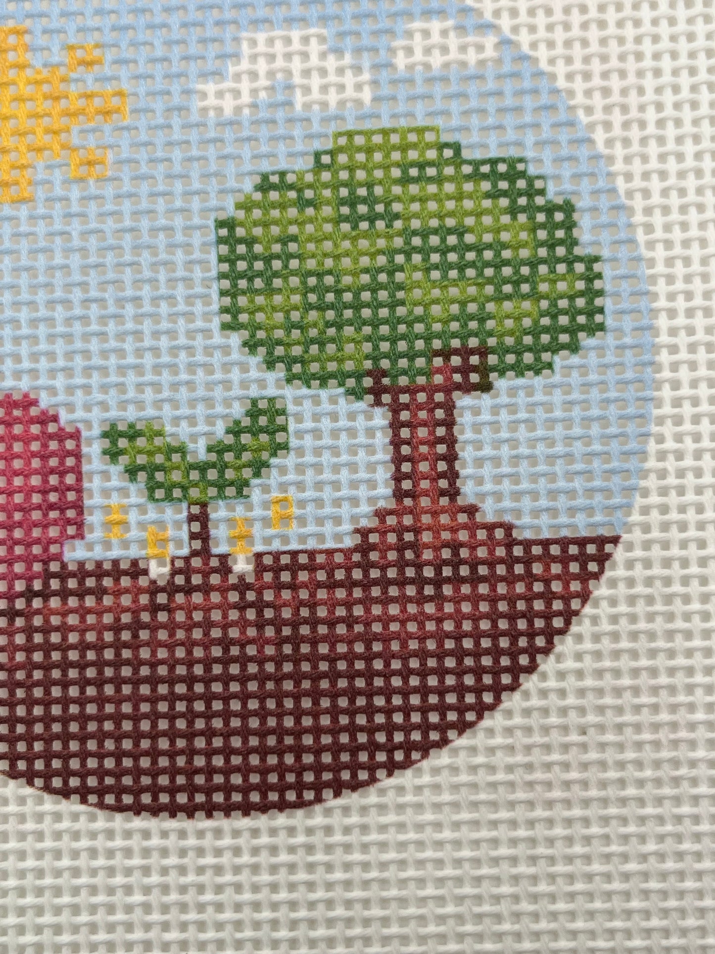 Apple and Tree Round - 13 mesh - 7 x 7 - Needlepoint Canvas
