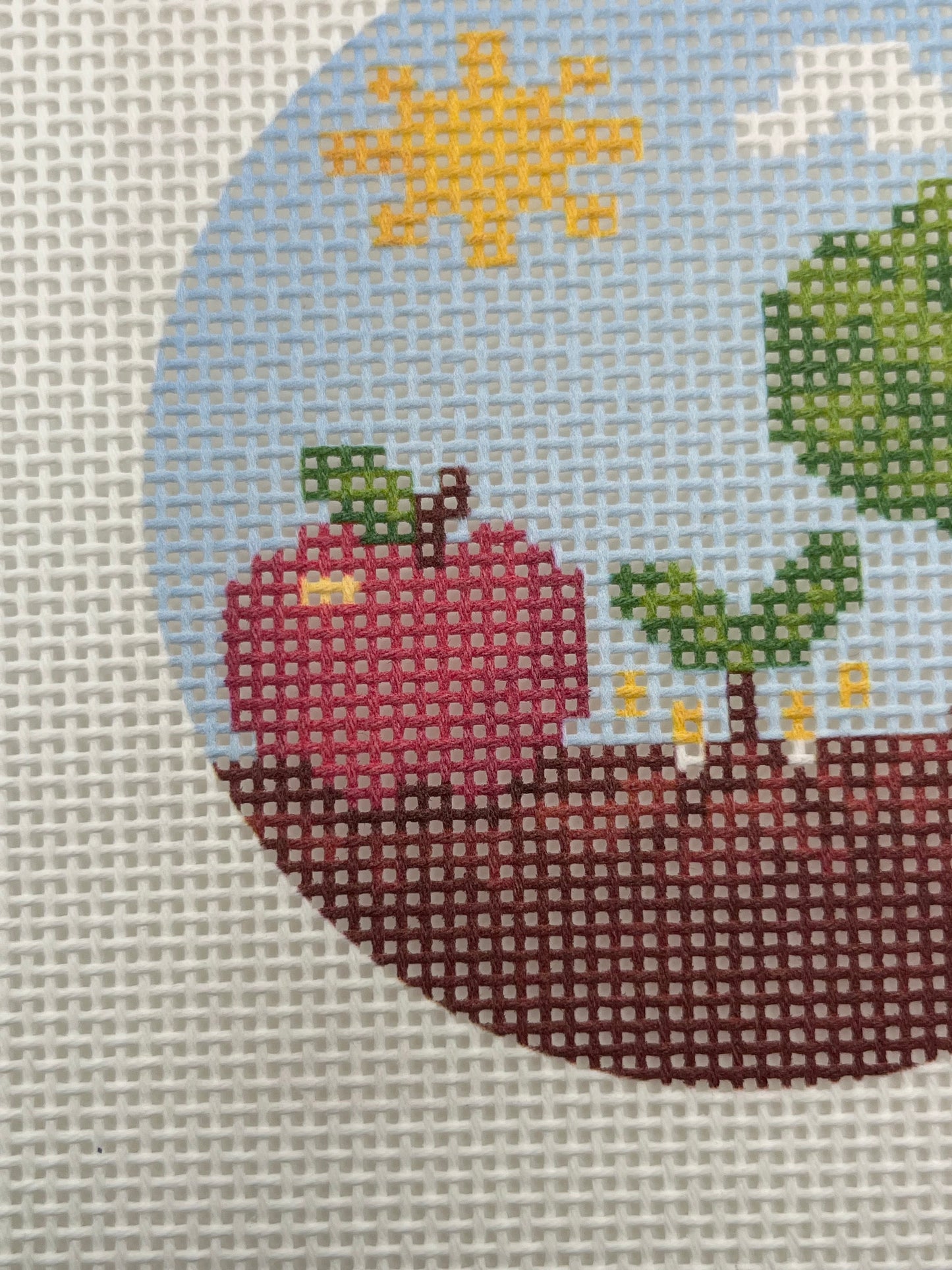 Apple and Tree Round - 13 mesh - 7 x 7 - Needlepoint Canvas