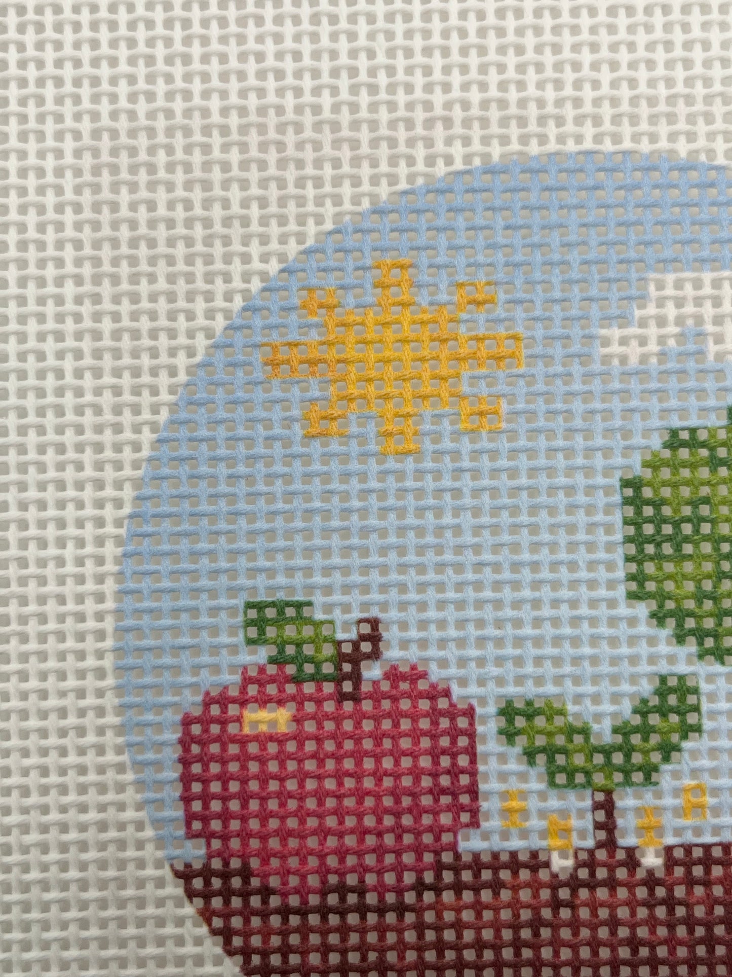 Apple and Tree Round - 13 mesh - 7 x 7 - Needlepoint Canvas