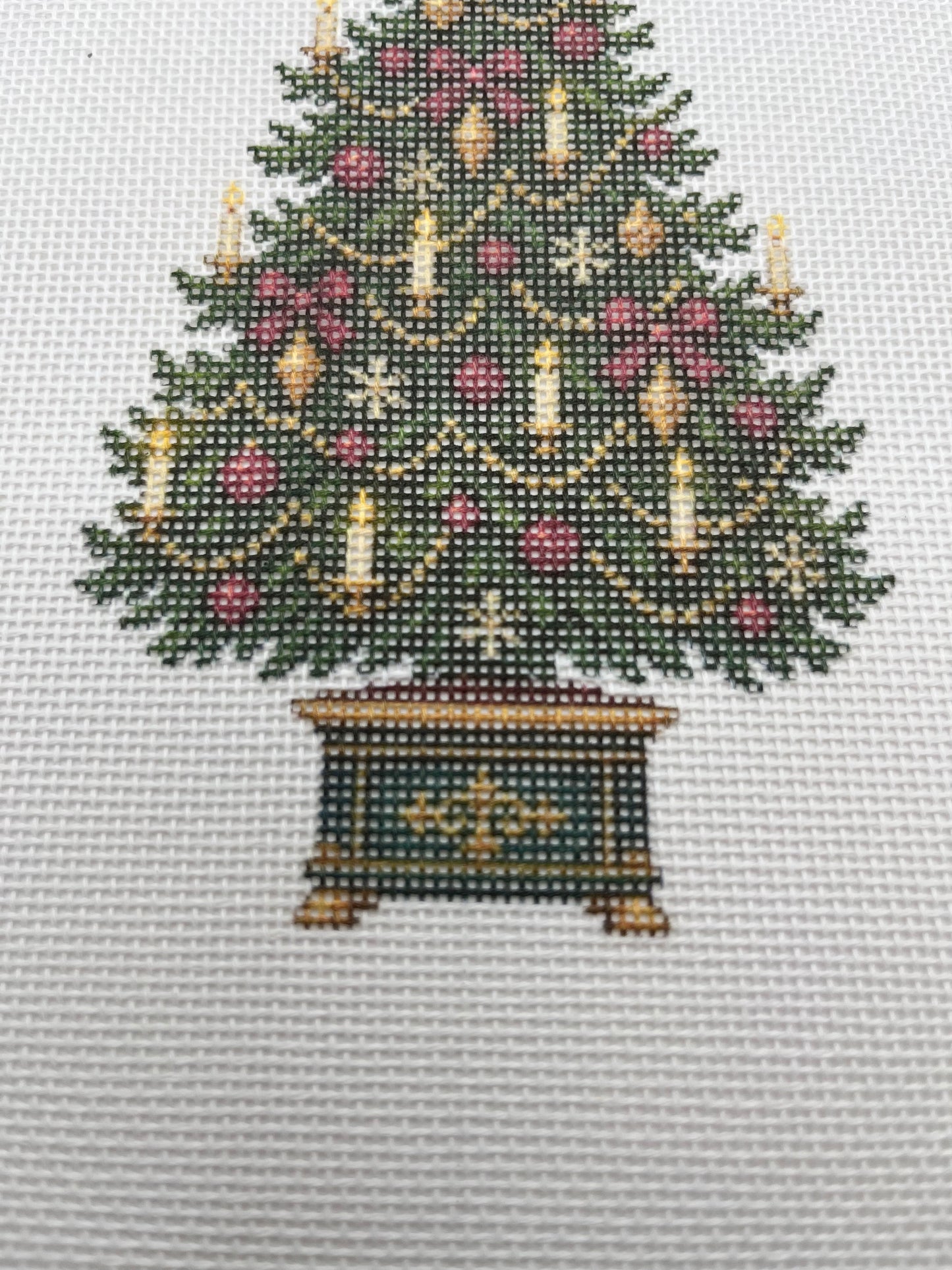 Classic Chistmas Tree - 18 mesh - 8 x 10 - Needlepoint Canvas