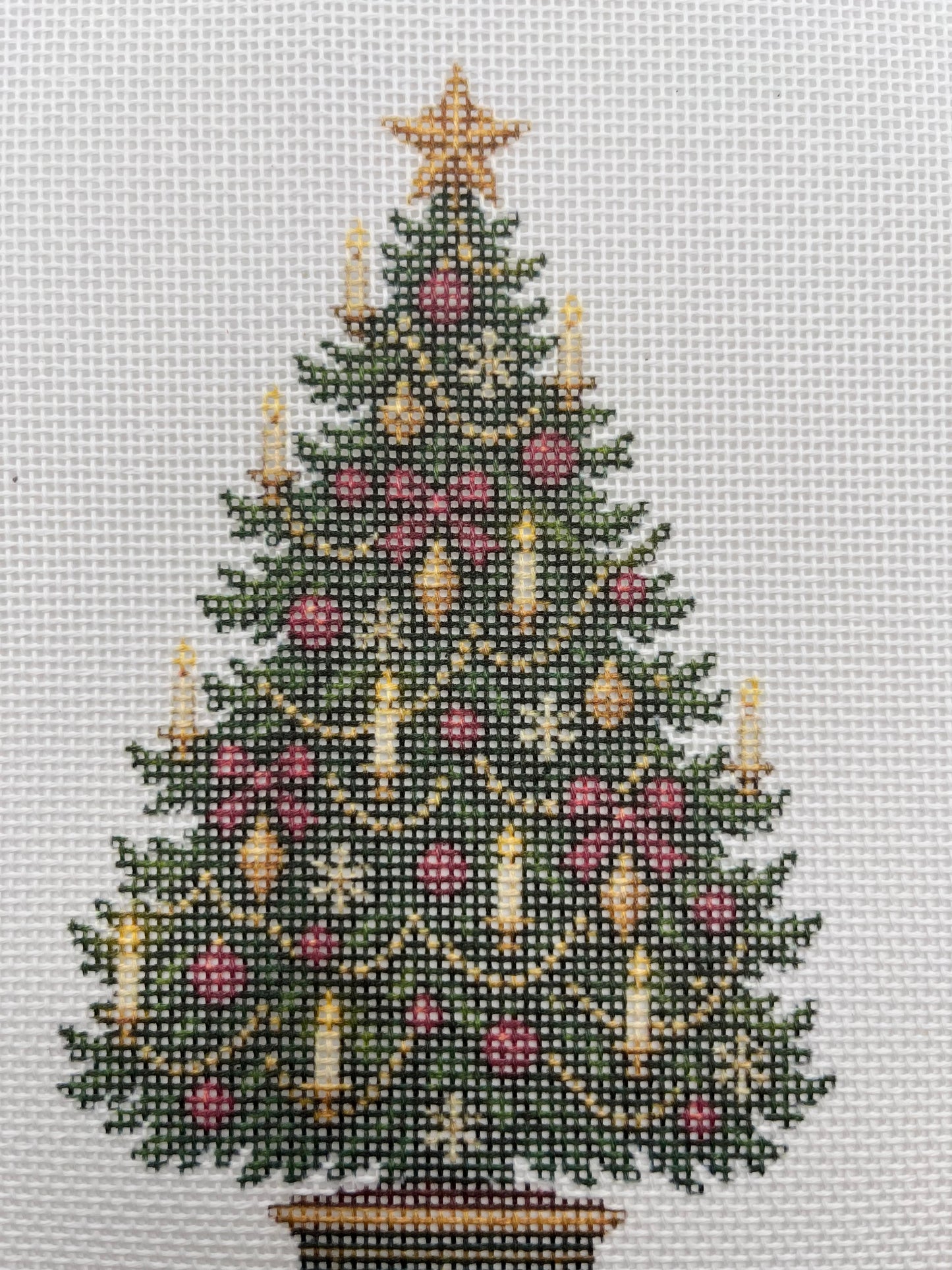 Classic Chistmas Tree - 18 mesh - 8 x 10 - Needlepoint Canvas