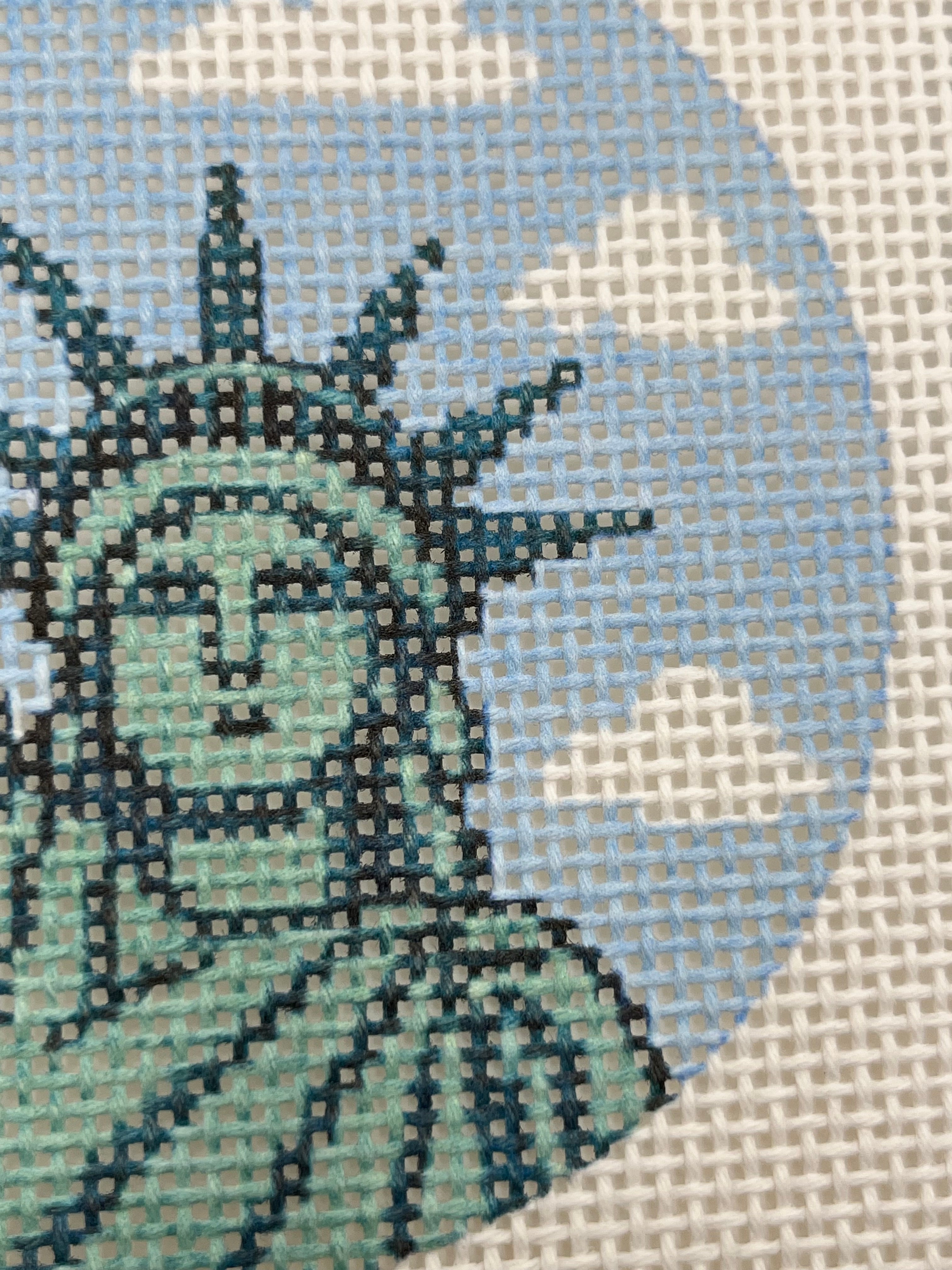 Statue of Liberty - 13 mesh - 4 inch Round - 6 x 6 - Needlepoint
