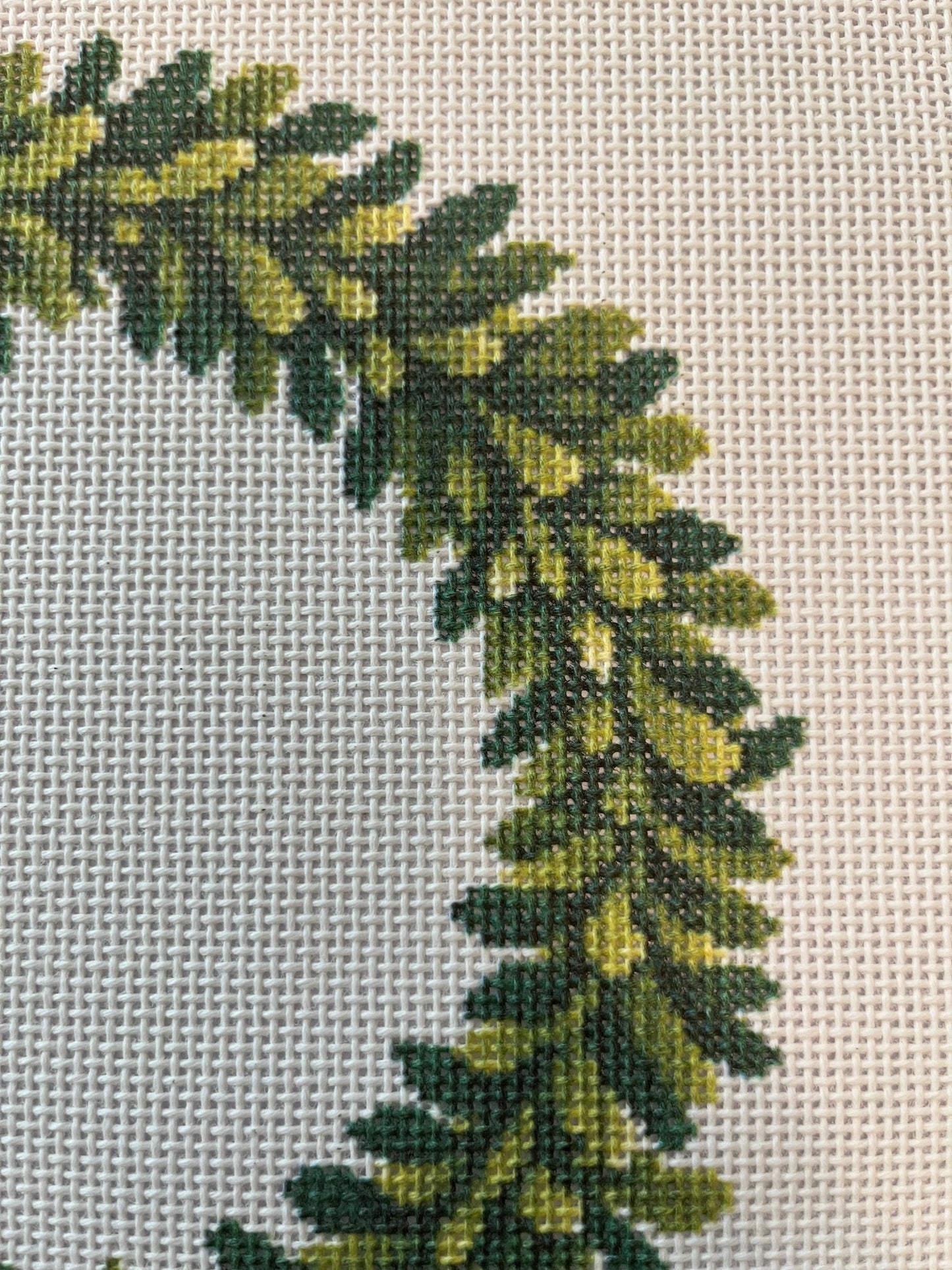 Boxwood Wreath - 13 mesh - 12 x 12 - Needlepoint Canvas